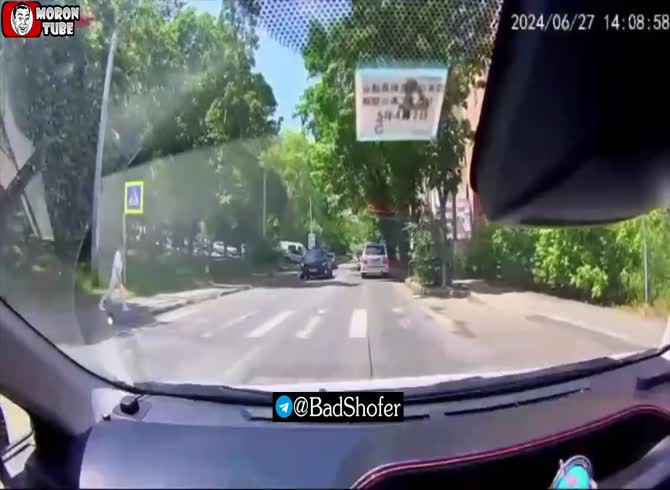 Video :A driver was struck by a wrecked truck